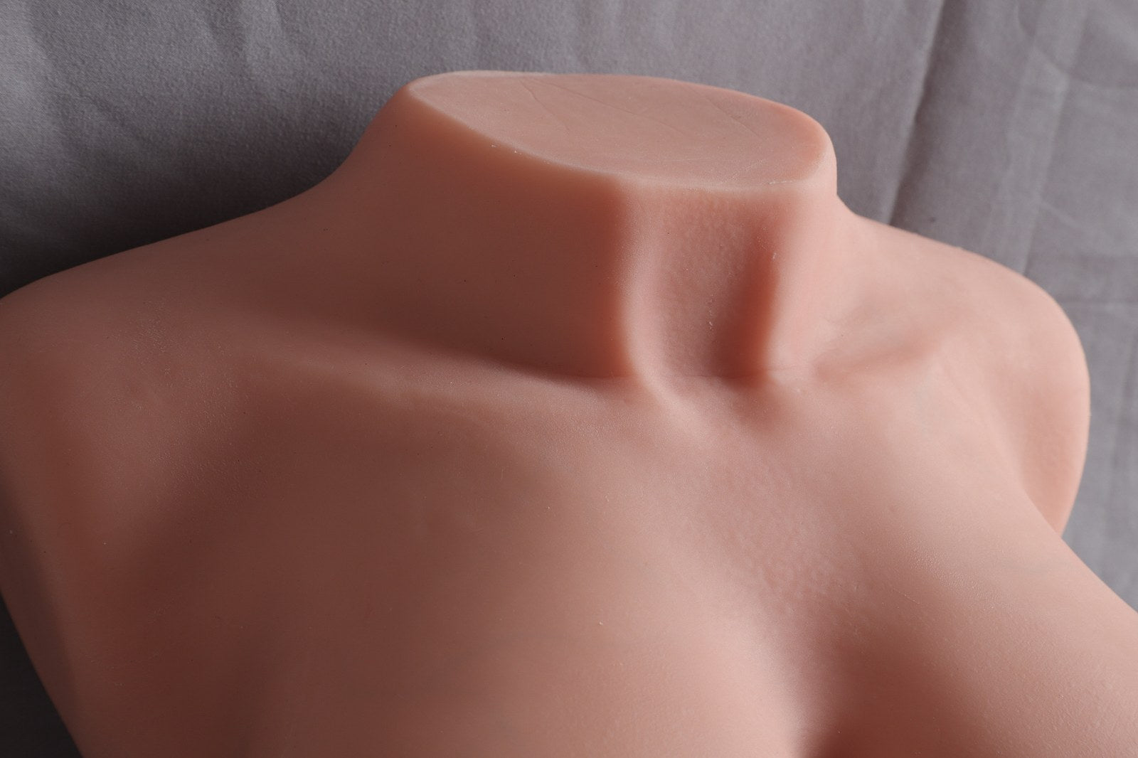 13.5kg busty torso sex doll heavy large breasts model neck and upper chest close up